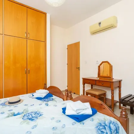 Halima Alexandros Vila Polis