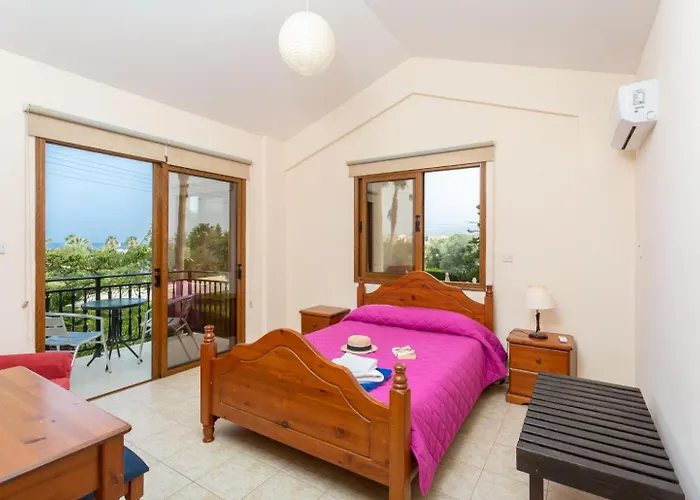 Willa Halima Alexandros Polis